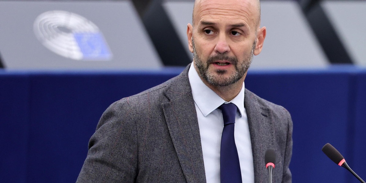 Fdi al Pe a von der Leyen, 'imbarazzante l'inchino a Carney'