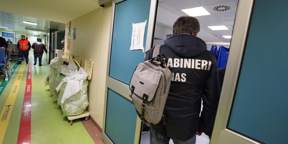 Bimba curata per un mal di pancia morta in ospedale, tre medici indagati