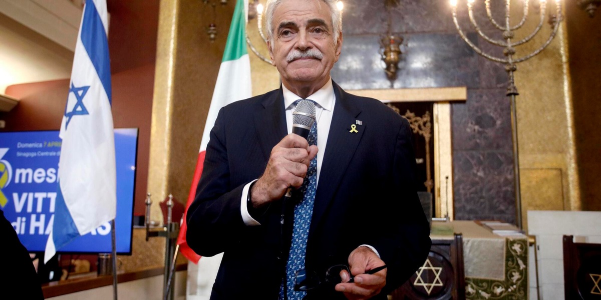 Presidente comunità ebraica di Milano: 'Rabbino preso a botte alla fermata del bus'