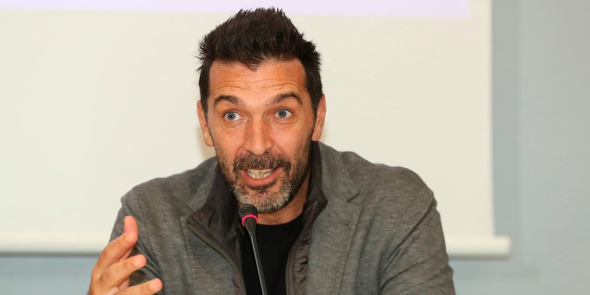“Cancelliamo lo stereotipo del calciatore ignorante”: Buffon torna tra i banchi di scuola