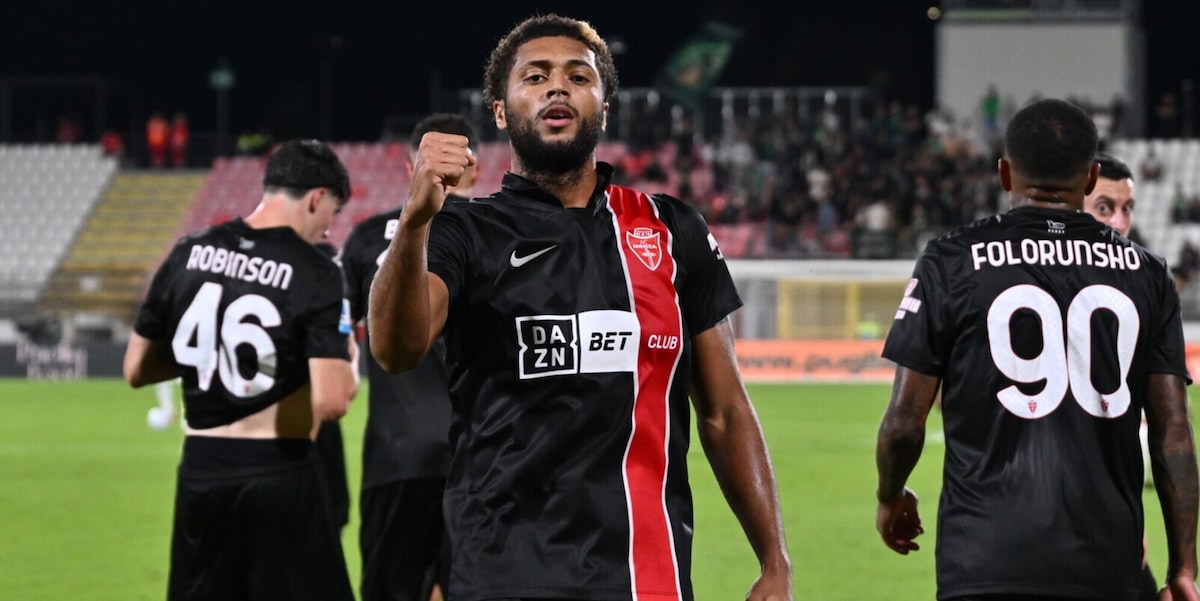 La perla di Adzic non basta, la doppietta di Varela stende il Sassuolo: prima vittoria per il Monza di Juric