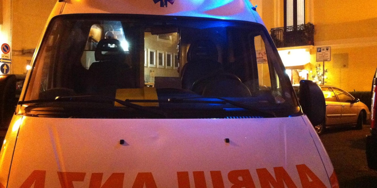 Sorprende ladri nel cortile di casa, spara e ne uccide uno