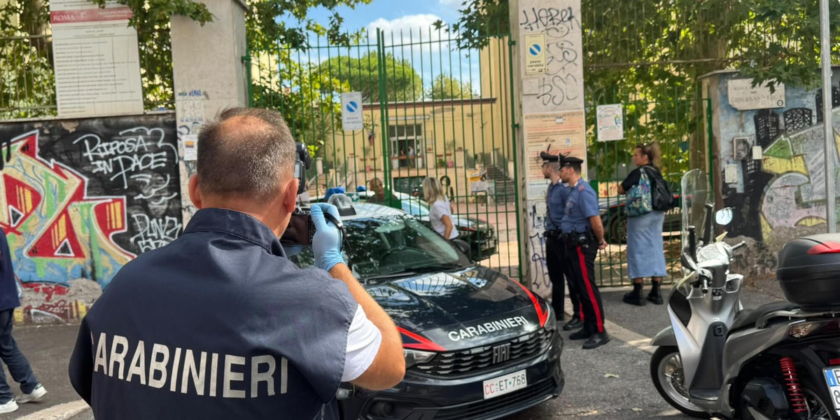 Rientro da eroe del ragazzo che ha salvato la prof, 'hai evitato una strage'