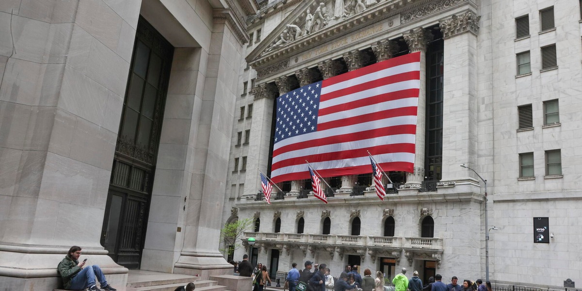 Wall Street positiva con frenata del petrolio, Dj a +0,71% e Nasdaq a +2,26%