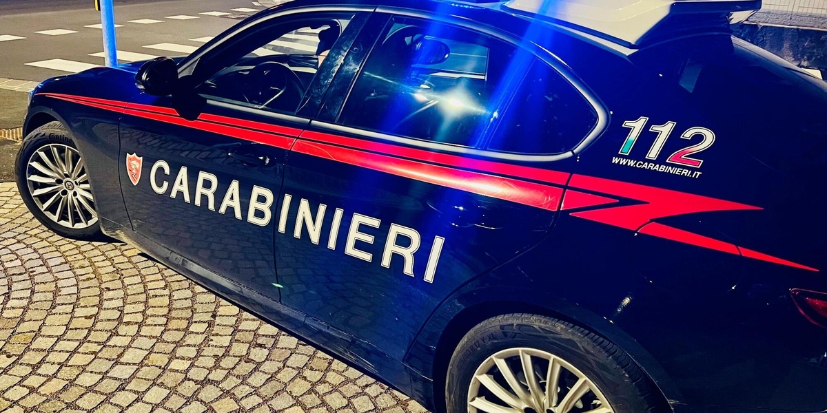 Quattro giovanissimi preparavano molotov, perquisizioni e sequestri