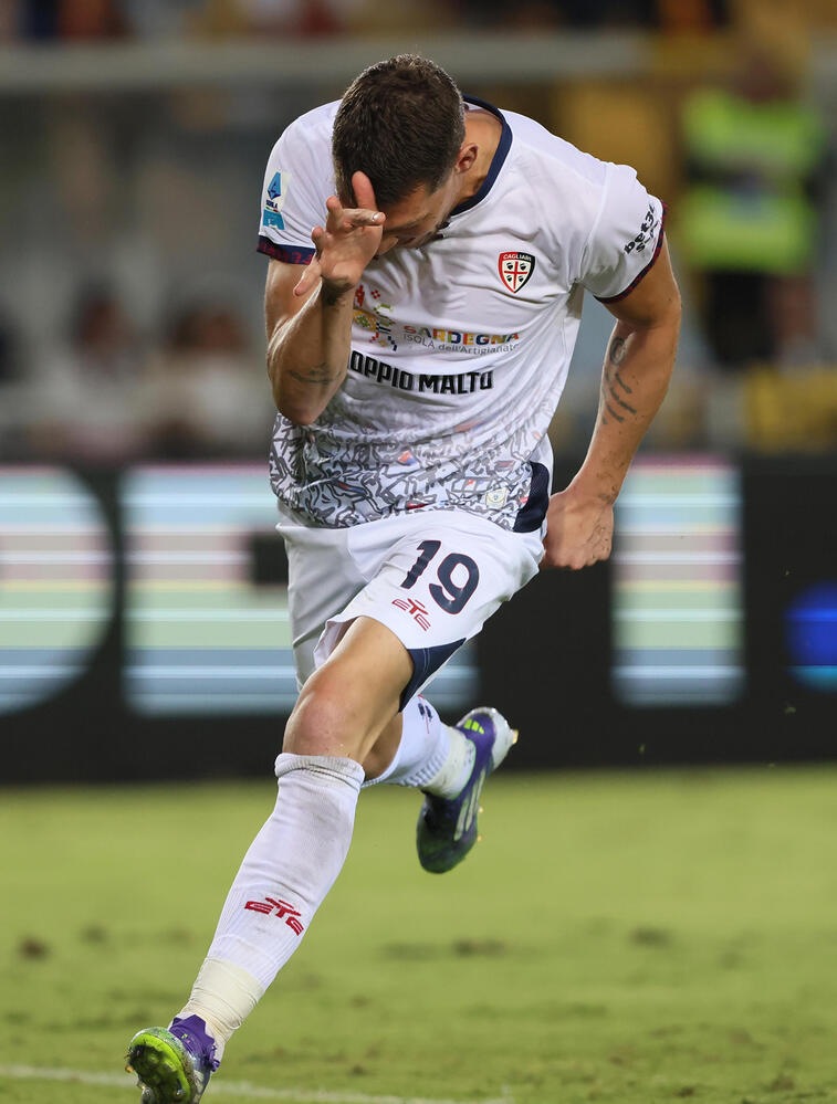 Calcio: 600 km per l'autografo di Belotti, l'attaccante lo invita allo stadio