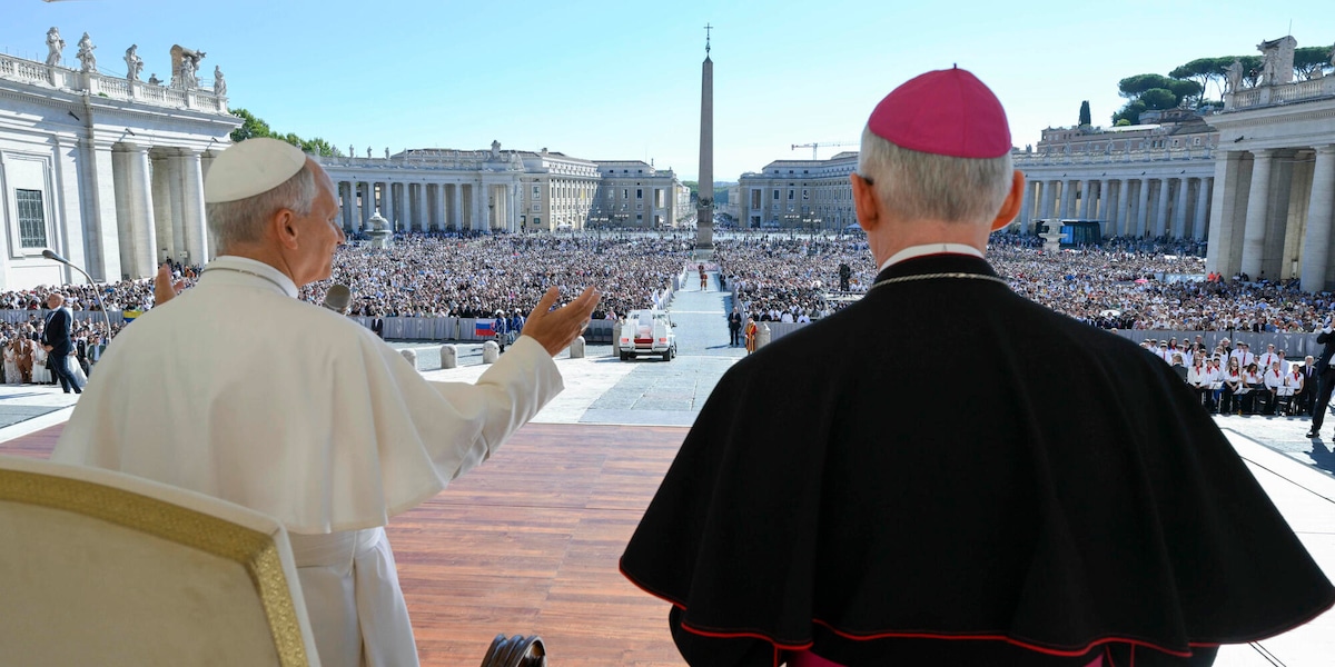Il Papa, tutelare i migranti minori, vivono sofferenze indicibili