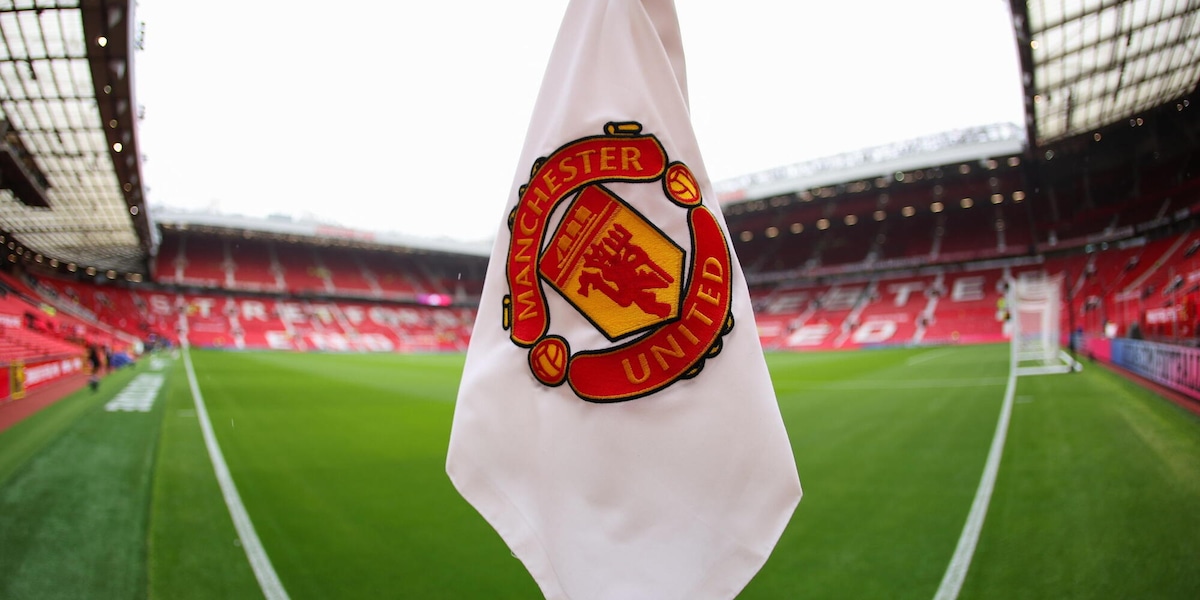 United indebitato, in vendita a 140 euro le zolle dell'Old Trafford