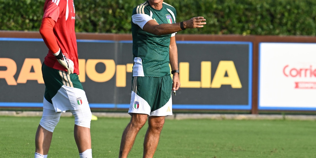 Rifinitura al completo per gli azzurri a Coverciano, poi partenza per Roma