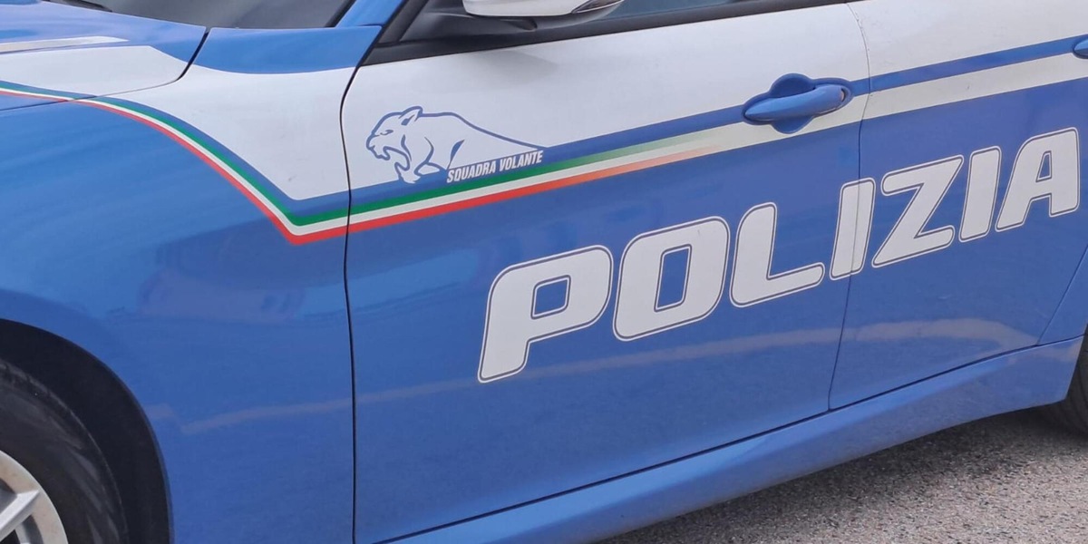 Accoltellata alle spalle da uno sconosciuto, grave 20enne a Salerno