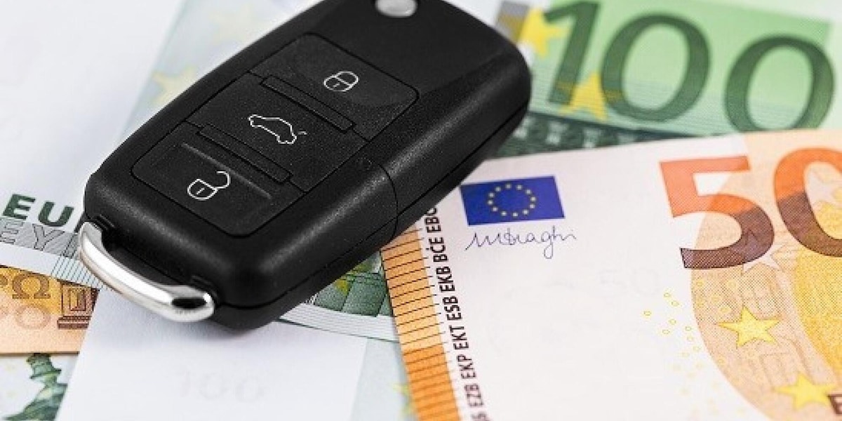 Ivass, prezzo medio Rc Auto a 422 euro +1,6%, in calo sul trimestre