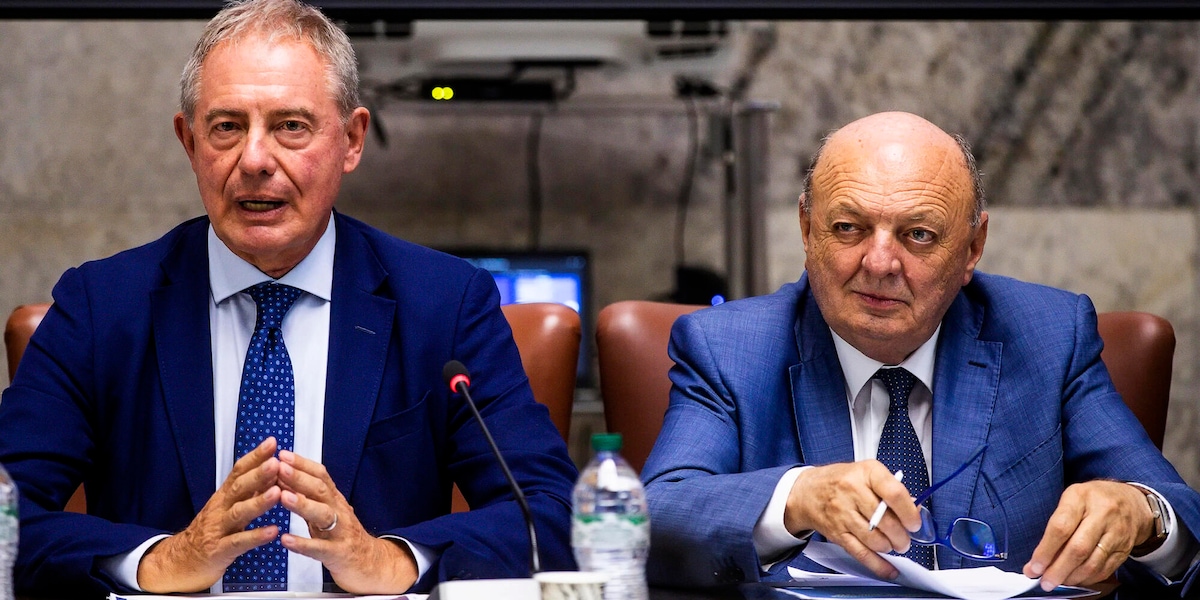 Urso e Pichetto convocano operatori raffinerie, aumentare la produzione