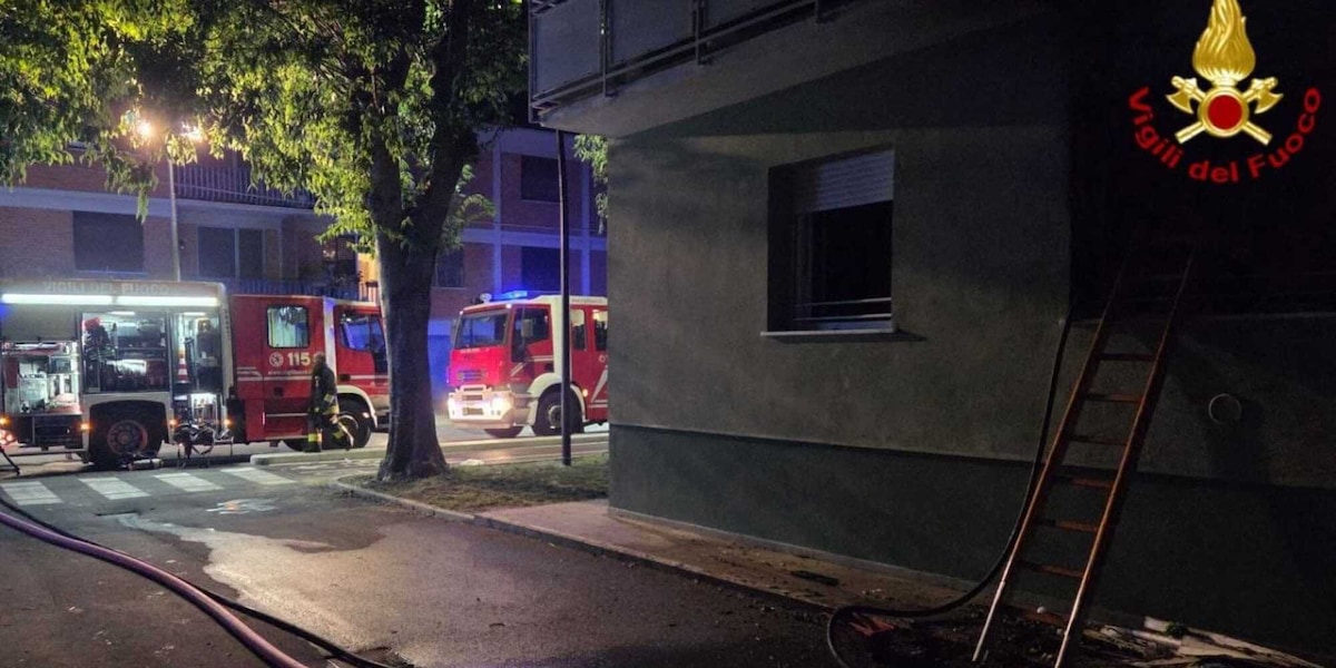 Incendio a Lucca, 2 morti e 13 feriti in un palazzo