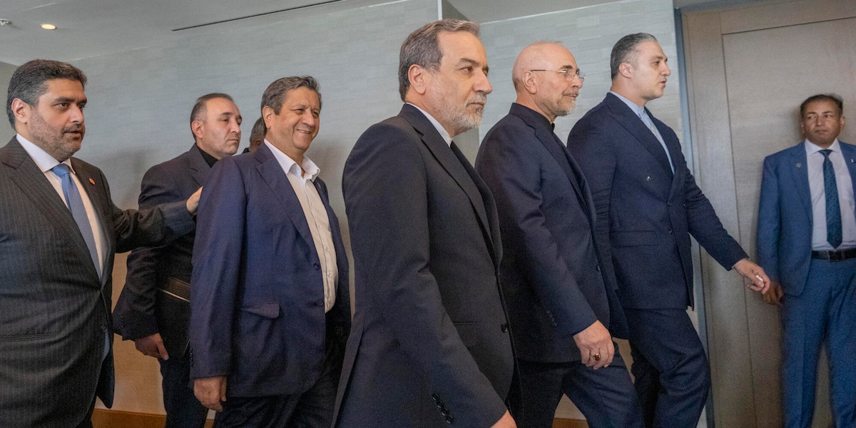 Araghchi vede Lavrov, 'discussi sviluppi sul negoziato e accordo Hormuz con Oman'