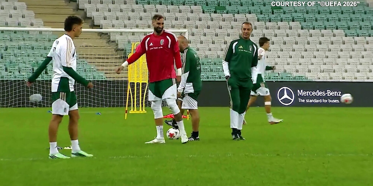 Turchia-Italia, sorrisi e buon umore: la squadra azzurra in campo a Bursa