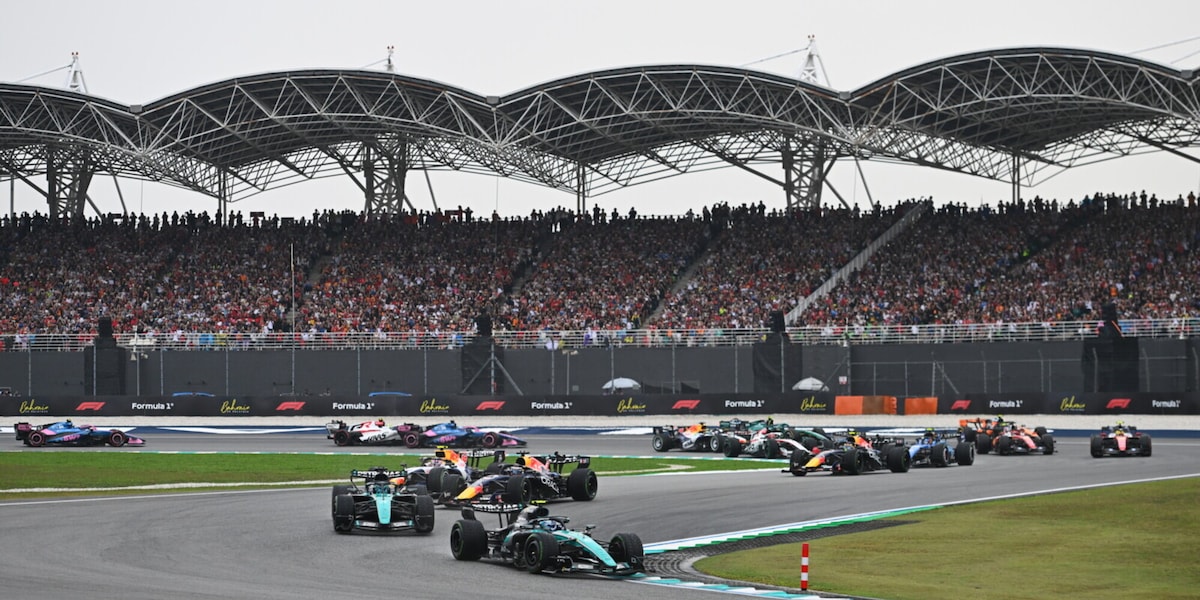 LIVE F1 Bahrein: segui il Gp in tempo reale. Duello Antonelli-Verstappen, disastro Ferrari. Le posizioni di Hamilton e Leclerc