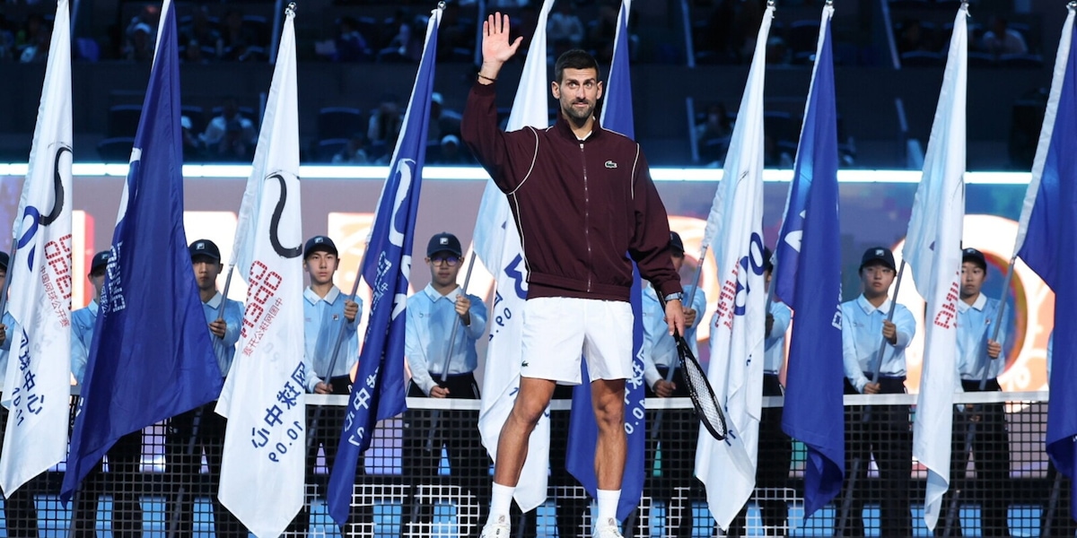 Djokovic trionfa a Pechino: De Minaur perde il primo set e poi si ritira