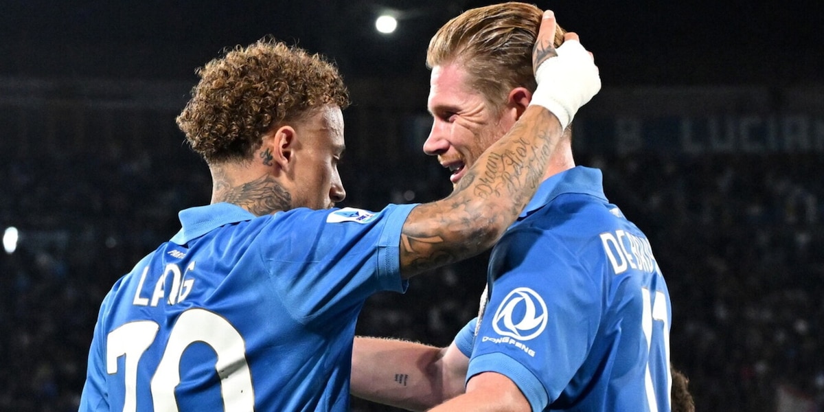 Doppio De Bruyne e Lang stendono il Frosinone. Il Napoli aggancia Alvini e torna a sorridere