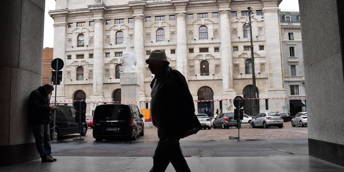 Borsa: Milano chiude