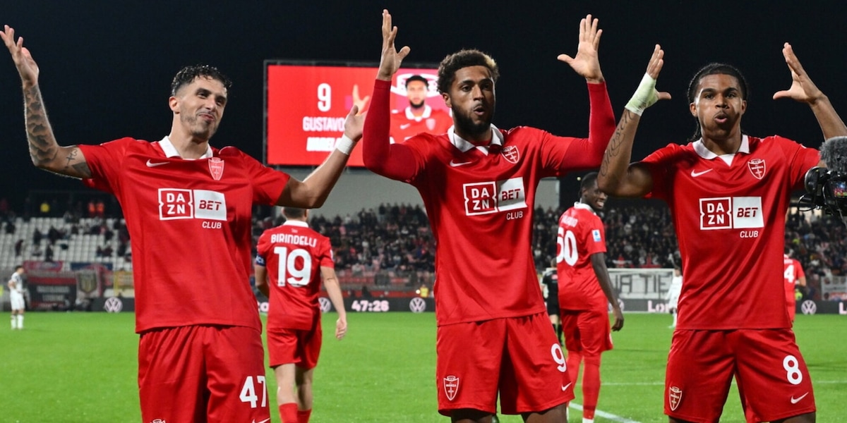 Monza da urlo. Doppio Varela, Kouadio e Robinson travolgono Cagliari: 2ª vittoria per Juric