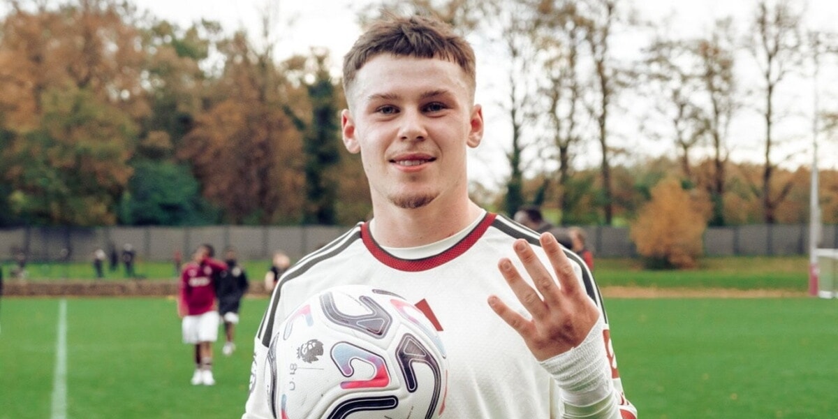 Manchester United, il figlio di Rooney segna quattro gol in 44 minuti con l'U18: i tifosi sognano