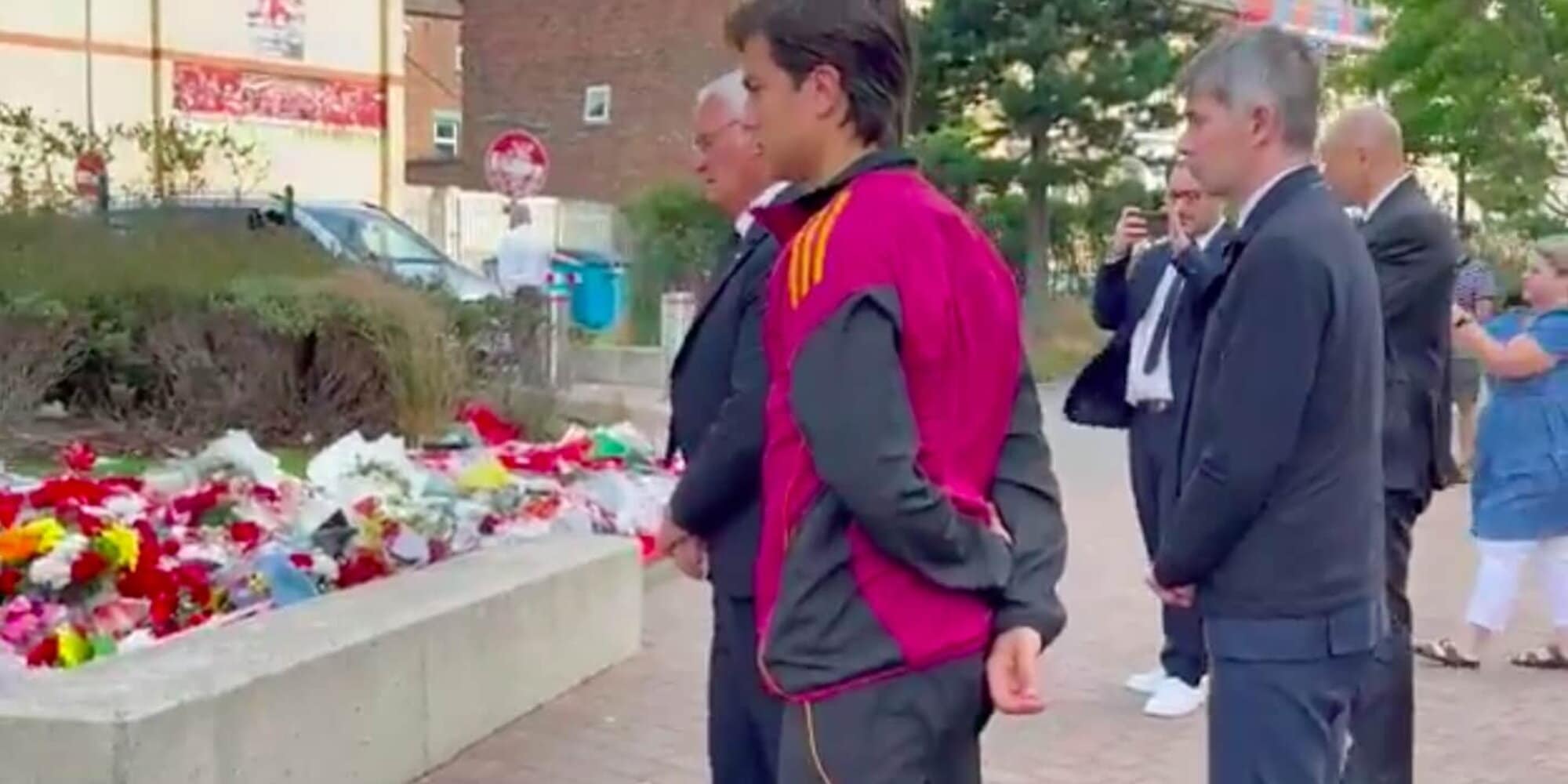 La Roma omaggia Diogo Jota: il gesto di Dybala, Ranieri e Massara