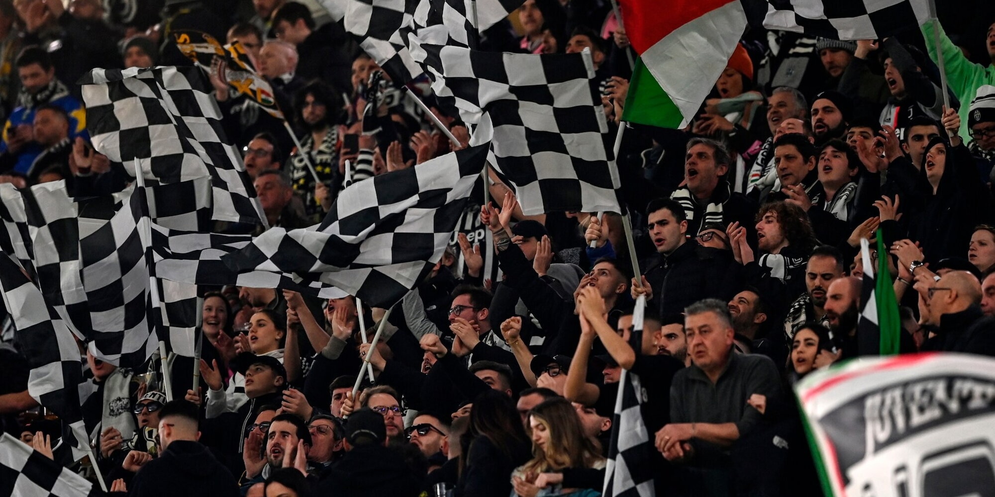 TS – Champions, nota Juve sui divieti ai tifosi prima del match col Monaco: “Stupore per decisione tardiva” TS – Champions, nota Juve sui divieti ai tifosi prima del match col Monaco: “Stupore per decisione tardiva”