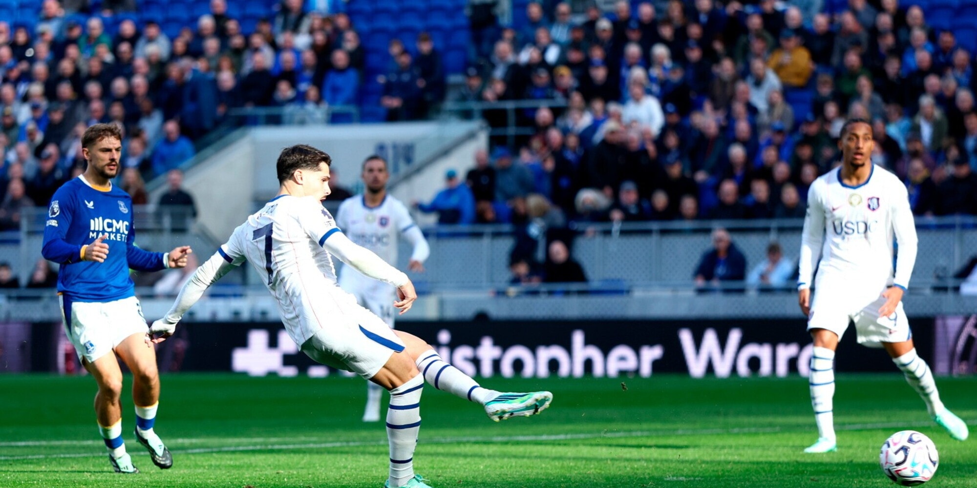 Neto lancia il Chelsea: doppietta dell'ex Lazio contro l'Everton, Blues in ansia per Dibu Martinez