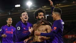 Salah trascina il Liverpool in testa alla Premier League