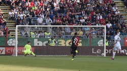 La Lazio vince a Cagliari e tiene vivo l'obiettivo Europa