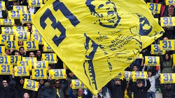 Pellissier saluta il Bentegodi: l'omaggio emozionante della curva