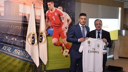 Jovic presentato dal Real Madrid al Bernabeu