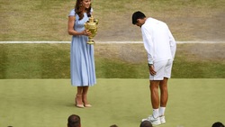 Djokovic si inchina a Kate Middleton ma Wimbledon è ai suoi piedi
