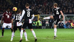 De Ligt decide il derby di Torino: Juve in testa da sola
