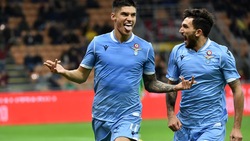 Il Milan cede alla Lazio all'83': decide Correa