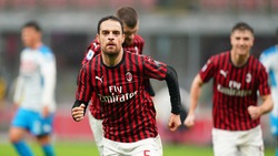 Il Milan frena il Napoli a San Siro, 1-1: Bonaventura in gol dopo 412 giorni