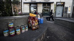 Coronavirus, Roma solidale: chi può lascia, chi ha bisogno prende