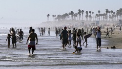 Coronavirus, California: tutti in spiaggia nonostante il divieto