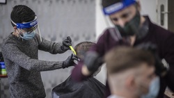 Coronavirus, le protezioni dei parrucchieri in Austria