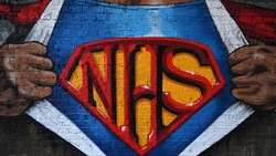 Coronavirus, medici e infermieri supereroi sui muri di tutto il mondo