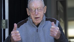 Massachusetts, a marzo è risultato positivo al Coronavirus, festeggia 101 anni