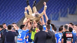 Napoli, pazza gioia per la Coppa Italia: De Laurentiis in trionfo