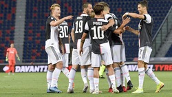 Bologna-Juve 0-2, abbracci bianconeri: Sarri saluta Mihajlovic e poi lo batte