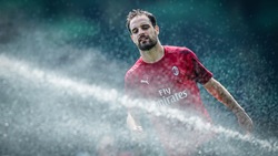 Milan al lavoro sotto il sole: docce rinfrescanti per la squadra