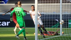 Pau Lopez, che disastro! La Roma cade con il Siviglia e saluta l'Europa League