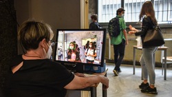 Primo giorno di scuola: mascherine, distanziamento e lezioni in streaming