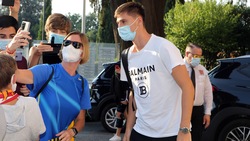 Roma, per Kumbulla visite mediche e selfie con i tifosi