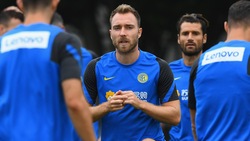 Appiano Gentile, l'Inter si allena aspettando Vidal