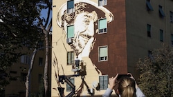Gigi Proietti, altro maxi murale a Roma