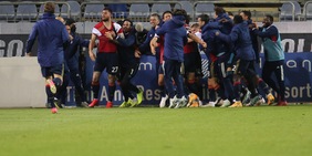 Il Cagliari piega il Parma al 94': Pavoletti gol, magia di Man, decide Cerri